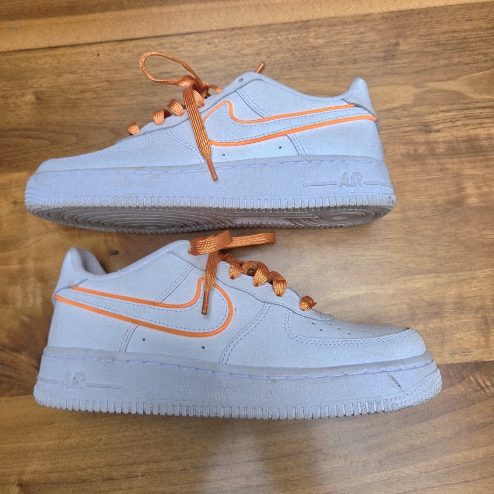 Nike Air youth White and Orange Sneakers. Y5.5 - Picture 13 of 15